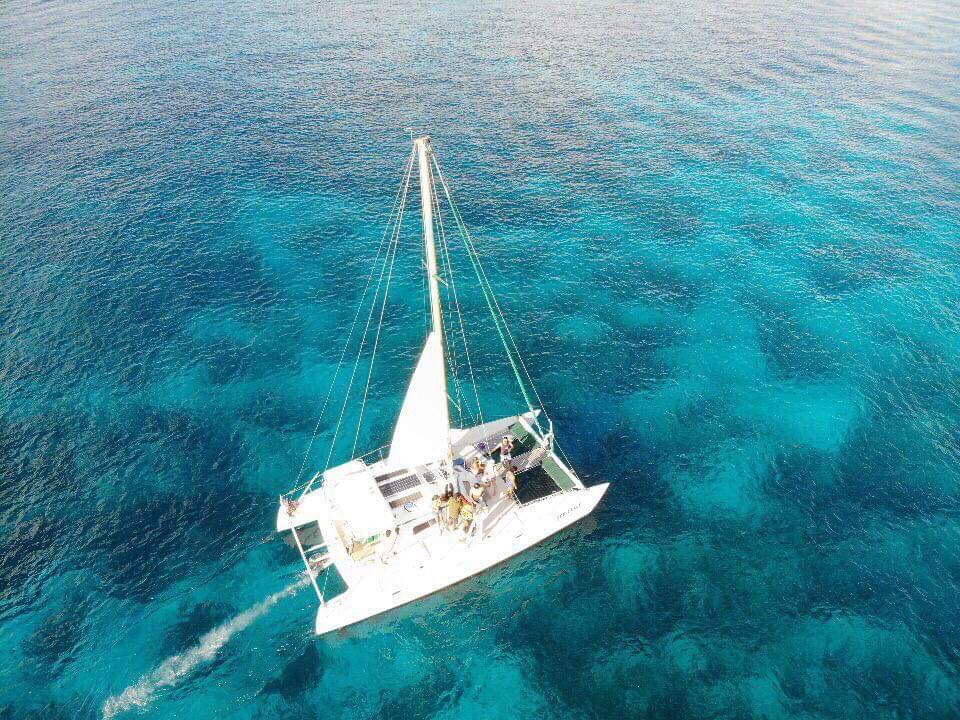 Catamaran en Cozumel al Cielo aereal view
