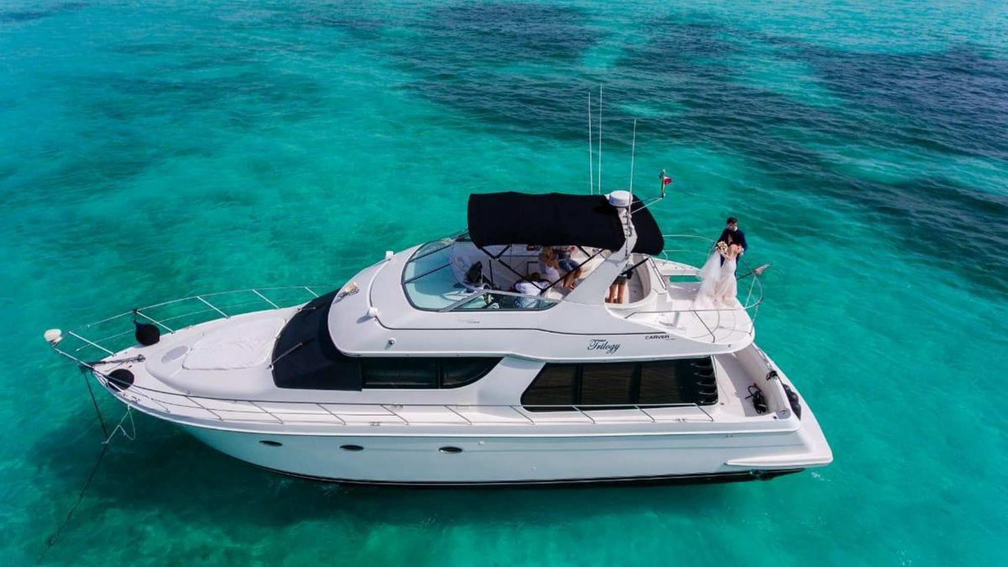 Carver 55 with Flybridge (Trilogy) — overnight charter Cancun