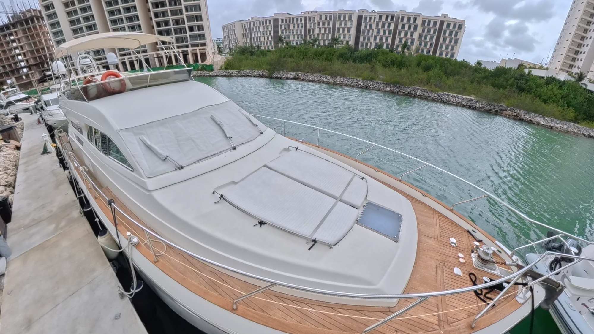 Stella 70 ft BT Yacht with Flybridge — overnight charter Cancun