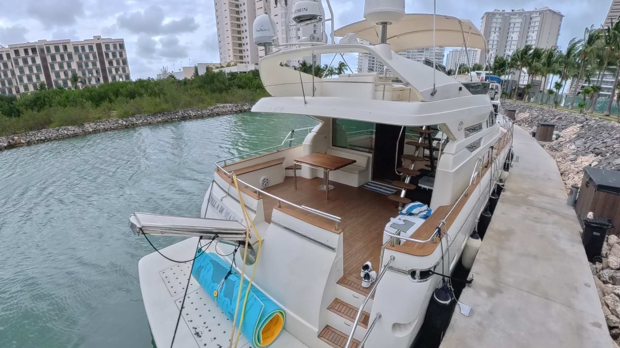 Stella 70 ft BT Yacht with Flybridge — overnight charter Cancun