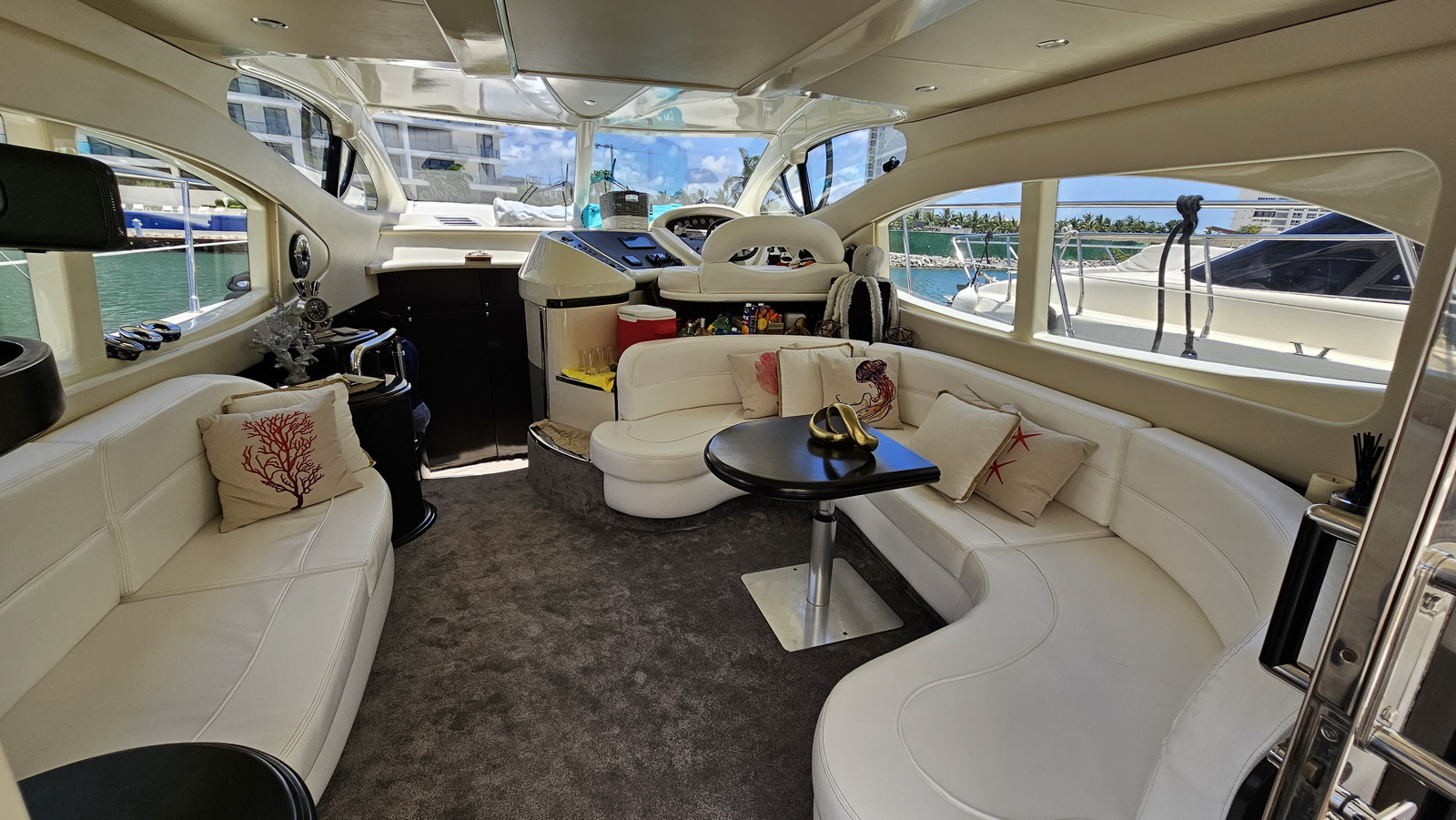 Azimut 51 with Flybridge (Amadeus) — overnight charter Cancun