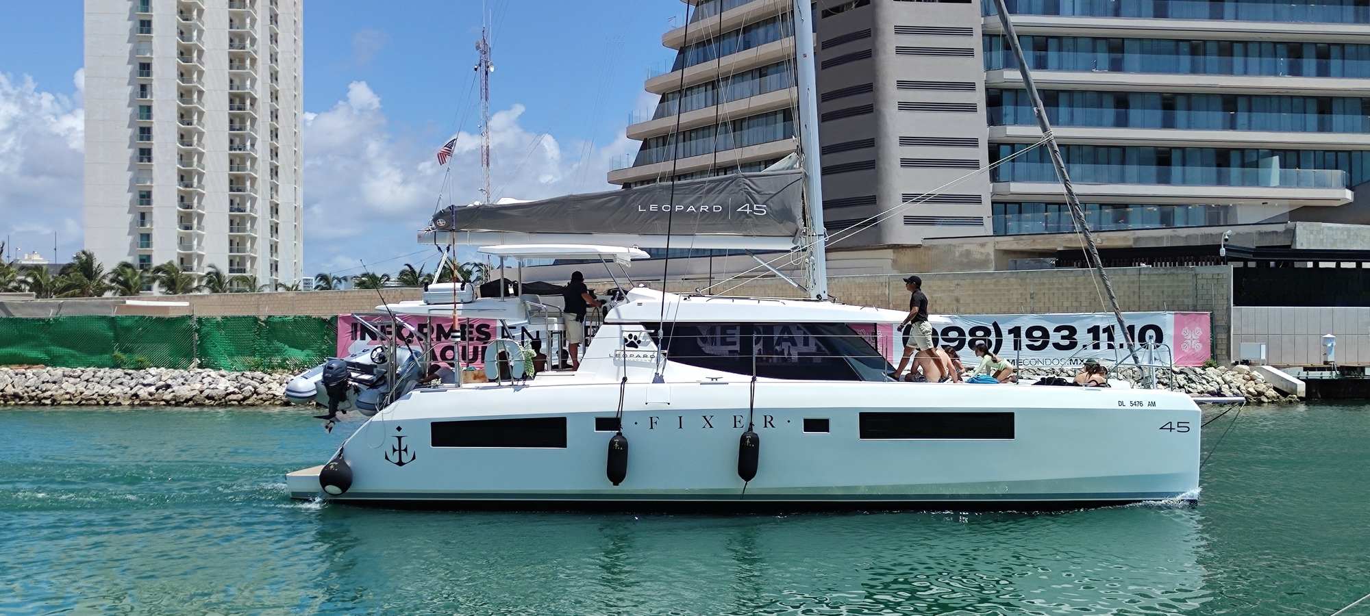 Leopard 45 (2018) — Lujo VIP — overnight charter Cancun