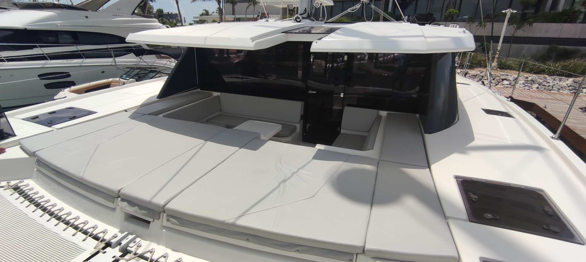 Leopard 45 (2018) — Lujo VIP — overnight charter Cancun