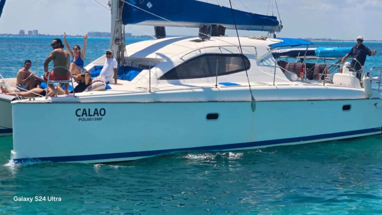 40 ft Catamaran Calao for Isla Mujeres Day Tour