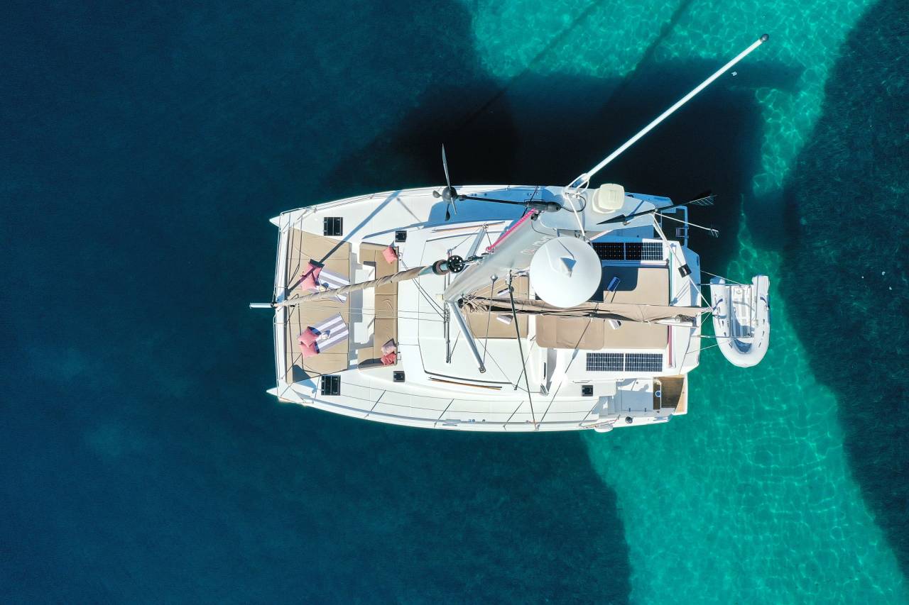 Bali 4.4 (2025) — Nueva Generación — overnight charter Cancun