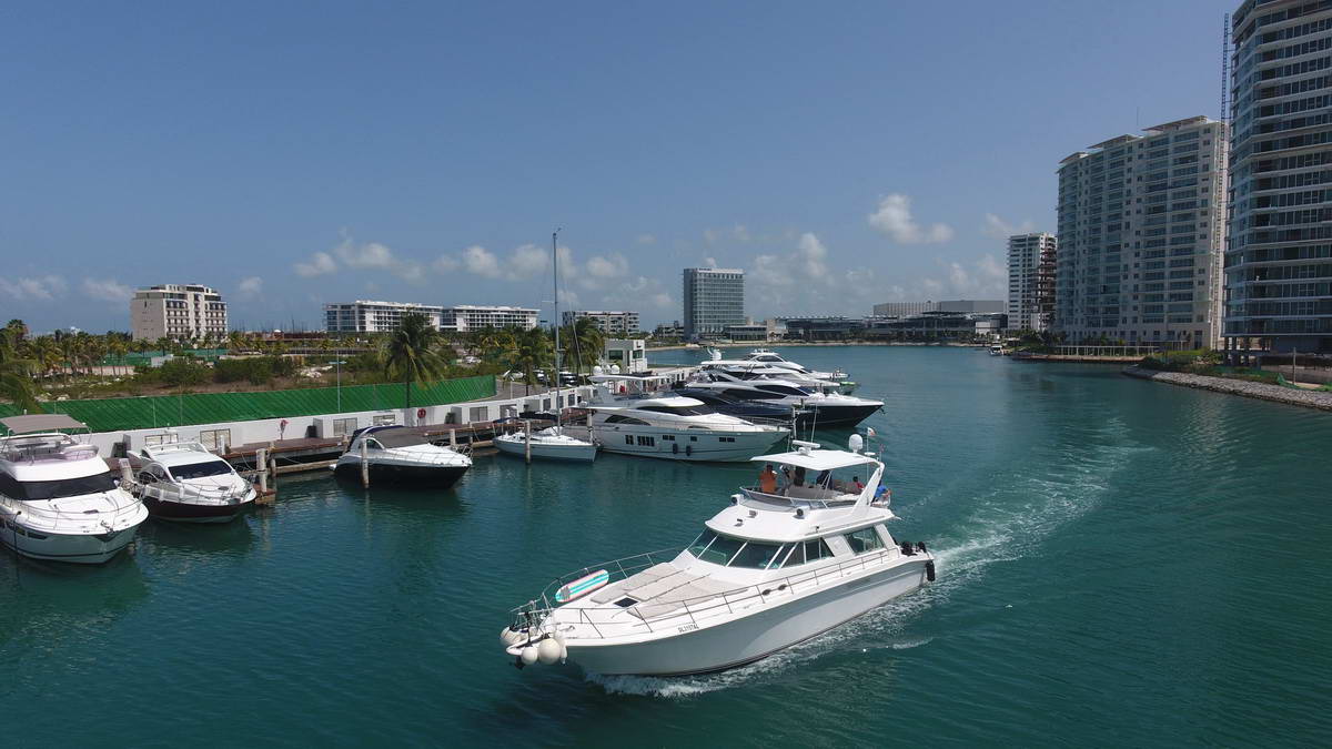 #IslaMujeres #SeaRay #luxuryyachts #rentaboat