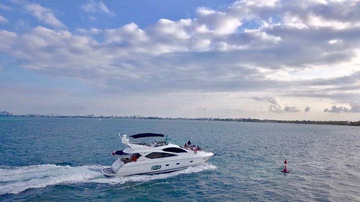 Sunseeker luxury yacht for rent