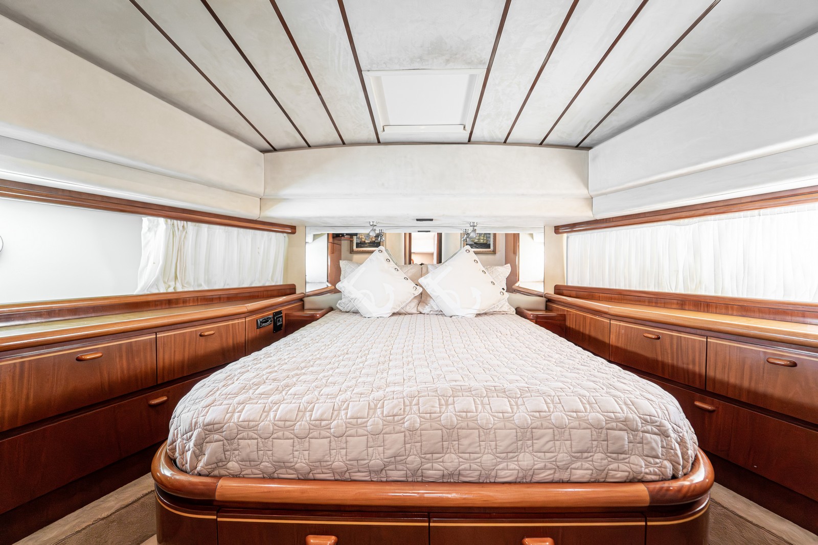 Sunseeker luxury yacht for rent