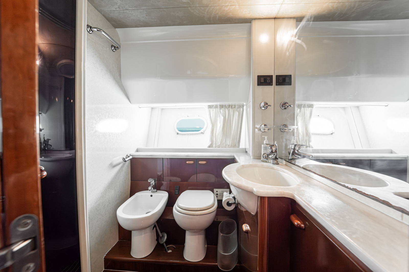 Sunseeker luxury yacht for rent