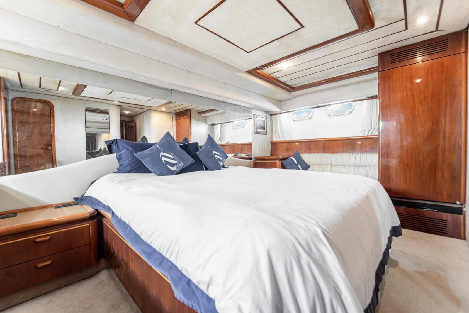 Sunseeker luxury yacht for rent