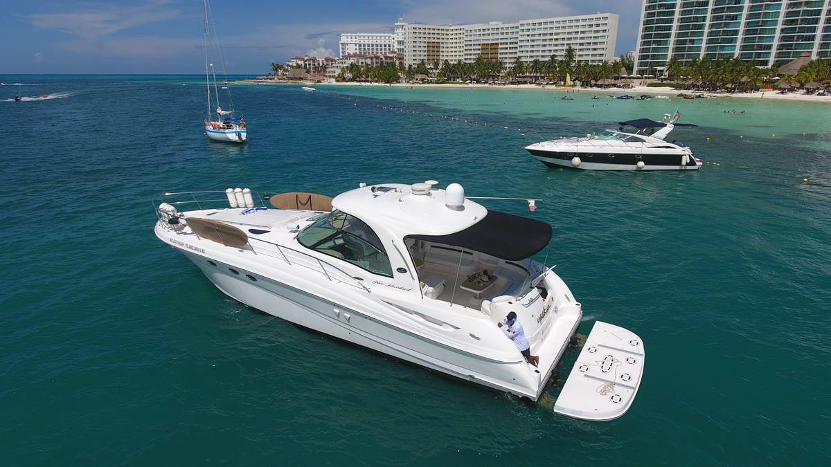 Cancun SeaRay Luxury yacht