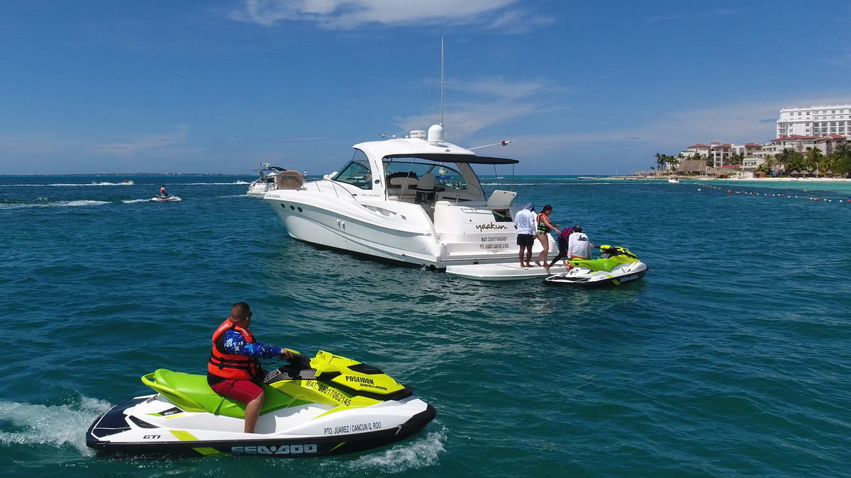 Cancun SeaRay Luxury yacht