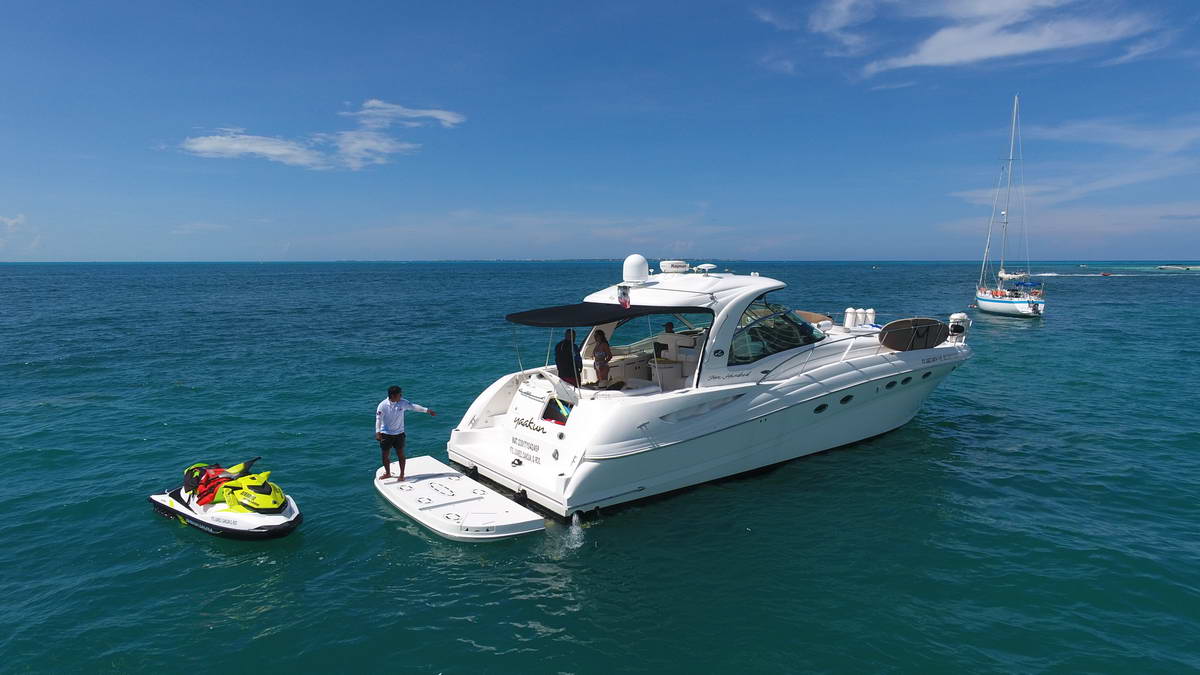 Cancun SeaRay Luxury yacht