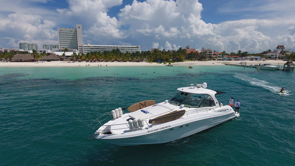 Cancun SeaRay Luxury yacht