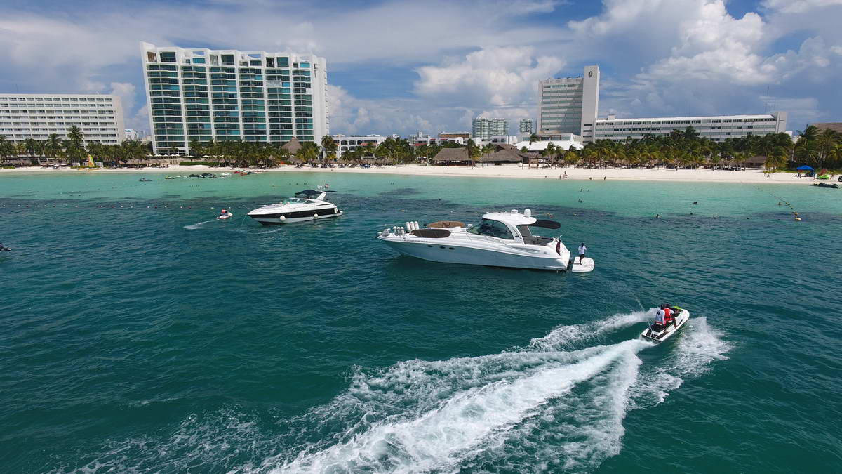 Cancun SeaRay Luxury yacht