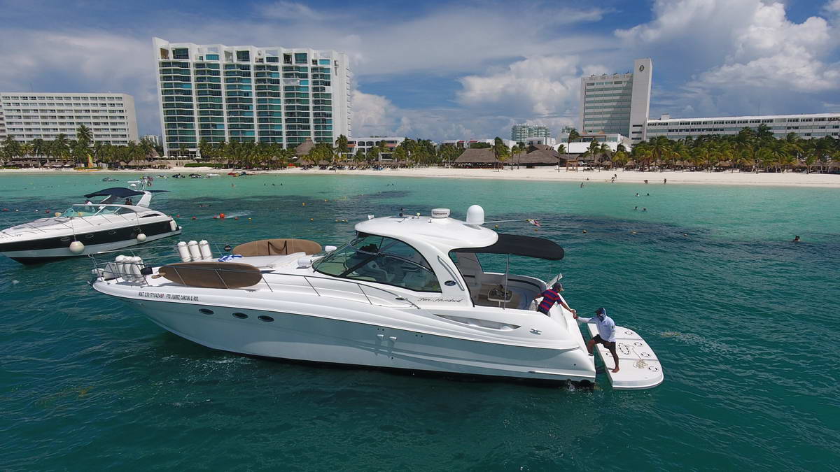 Cancun SeaRay Luxury yacht