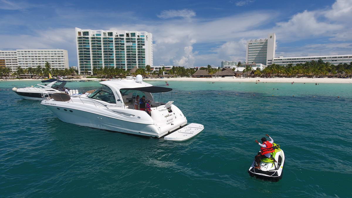 Cancun SeaRay Luxury yacht