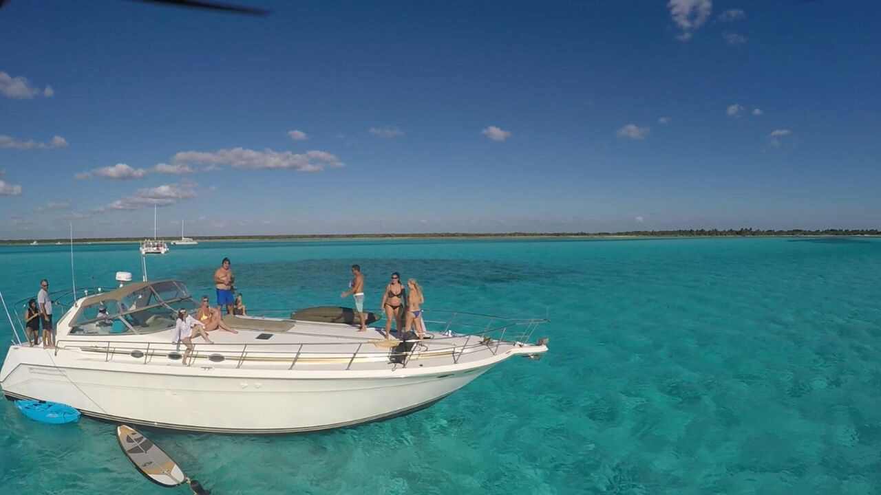 Searay Yacht rent at Riviera Maya