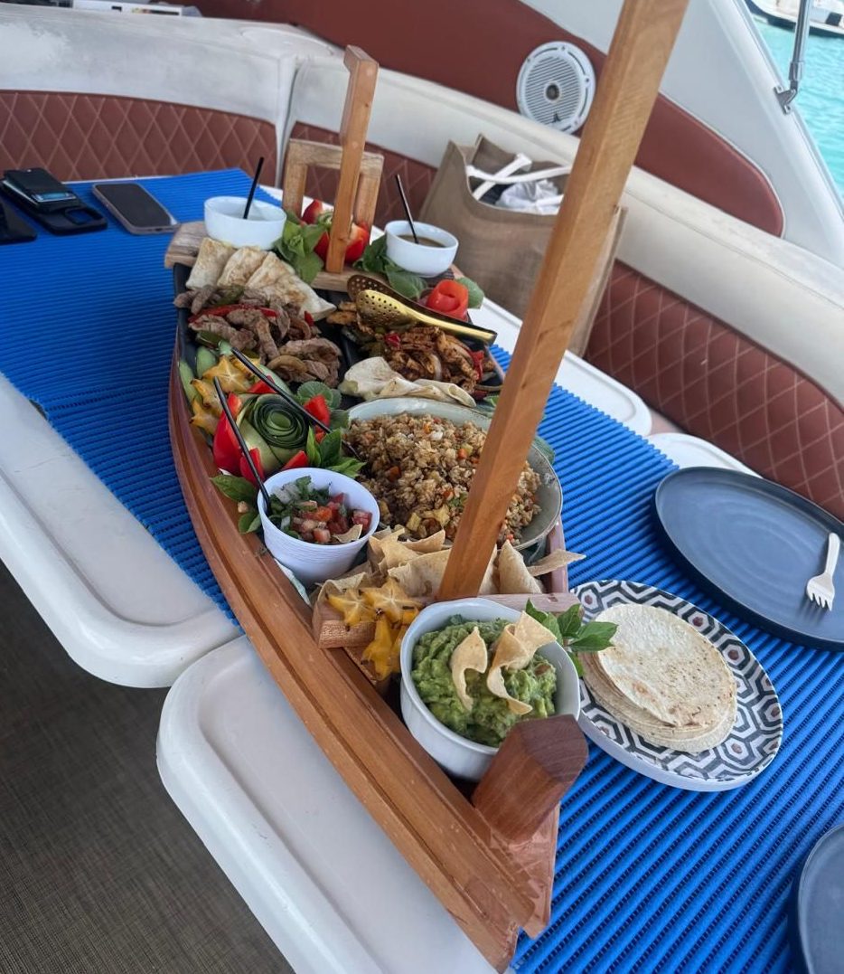 Menú de chef privado — platillo gourmet adicional preparado a bordo por MagicSea.